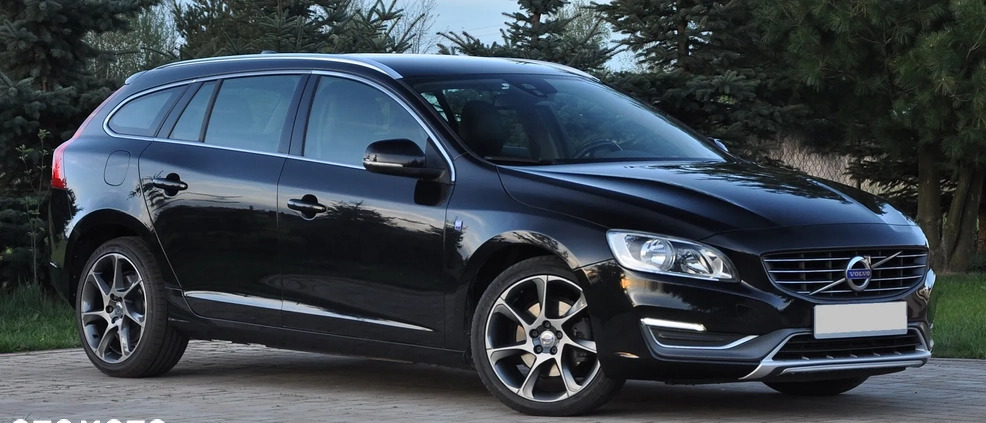 Volvo V60 cena 52400 przebieg: 219000, rok produkcji 2015 z Starachowice małe 667